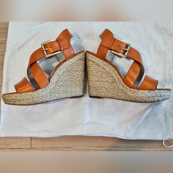 Michael Kors Giovanna Wedges Leather Sandals size 5.5 medium. Like new. - Picture 4 of 9